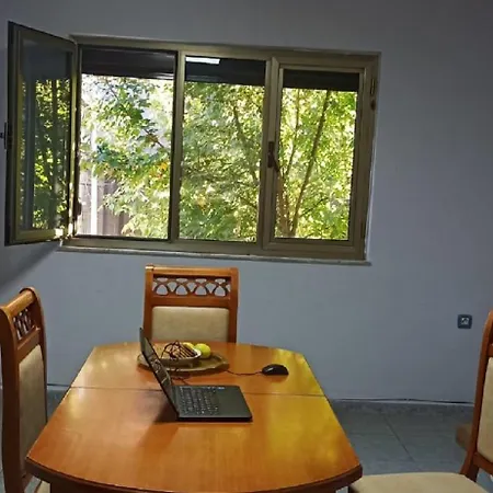 Hostel Royal 2 Opposite Nalu Bar *