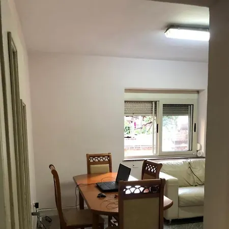 Royal 2 Opposite Nalu Bar Vandrarhem