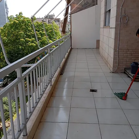 Royal 2 Opposite Nalu Bar Hostel *