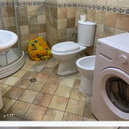 Royal 2 Opposite Nalu Bar Vandrarhem *