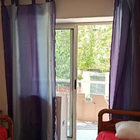 Royal 2 Opposite Nalu Bar Hostel *