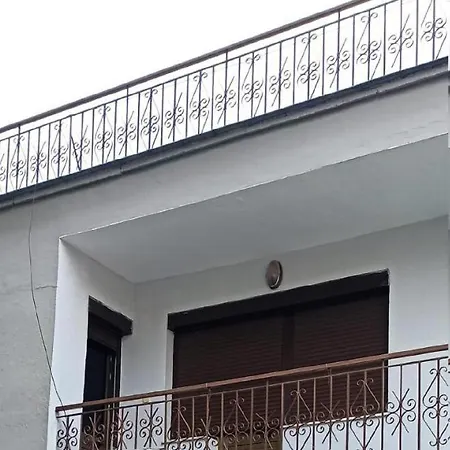 Royal 2 Opposite Nalu Bar Hostel *