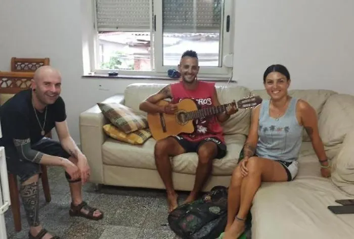 Royal 2 Opposite Nalu Bar * 티라나