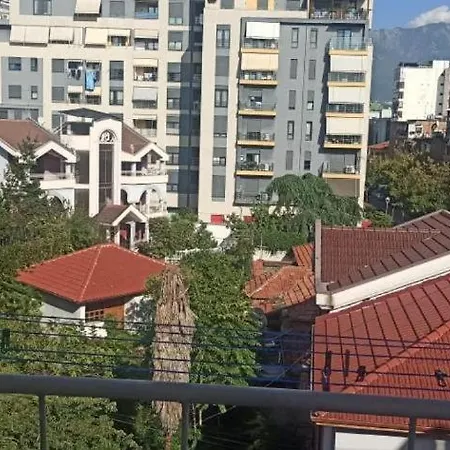 Royal 2 Opposite Nalu Bar Auberge de jeunesse Tirana