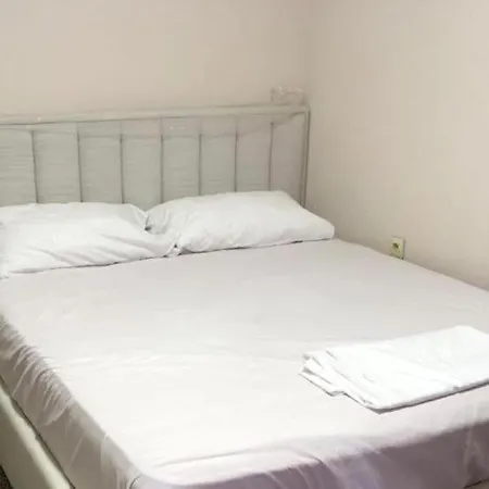 Auberge de jeunesse Royal 2 Opposite Nalu Bar Tirana