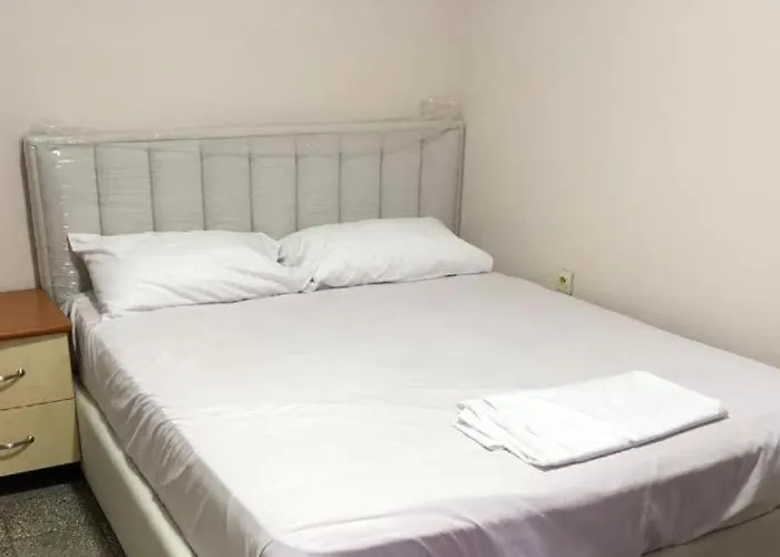 旅馆 Royal 2 Opposite Nalu Bar 地拉那