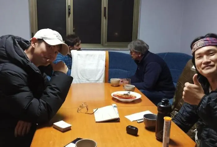 Royal 2 Opposite Nalu Bar 旅馆 *