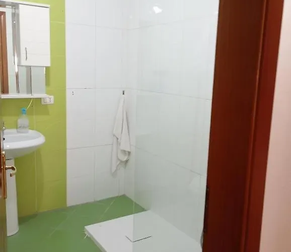 Royal 2 Opposite Nalu Bar 地拉那