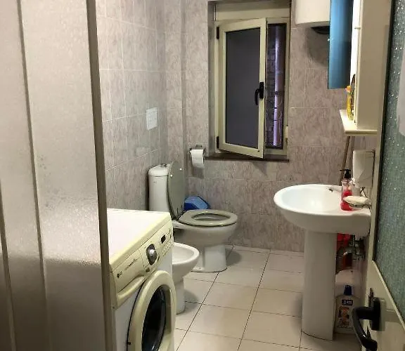 Royal 2 Opposite Nalu Bar 旅馆 地拉那