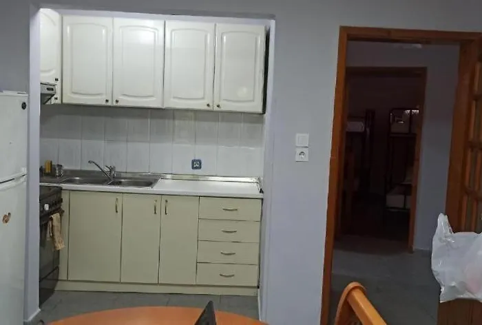 Royal 2 Opposite Nalu Bar 地拉那